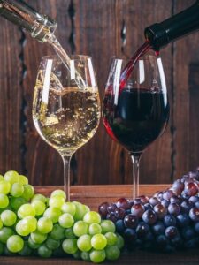 verre de vin blanc et de vin rouge de Bourgogne Côtes d'Auxerre